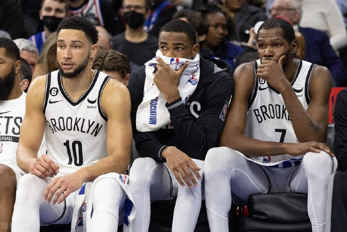 lol新英雄-包含NBA季后赛赛程吃紧,多特蒙德转会期造点机会,赛场秩序良好,更衣室氛围转暖的词条